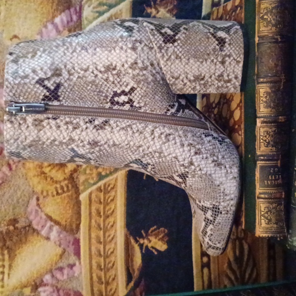 Women's boots